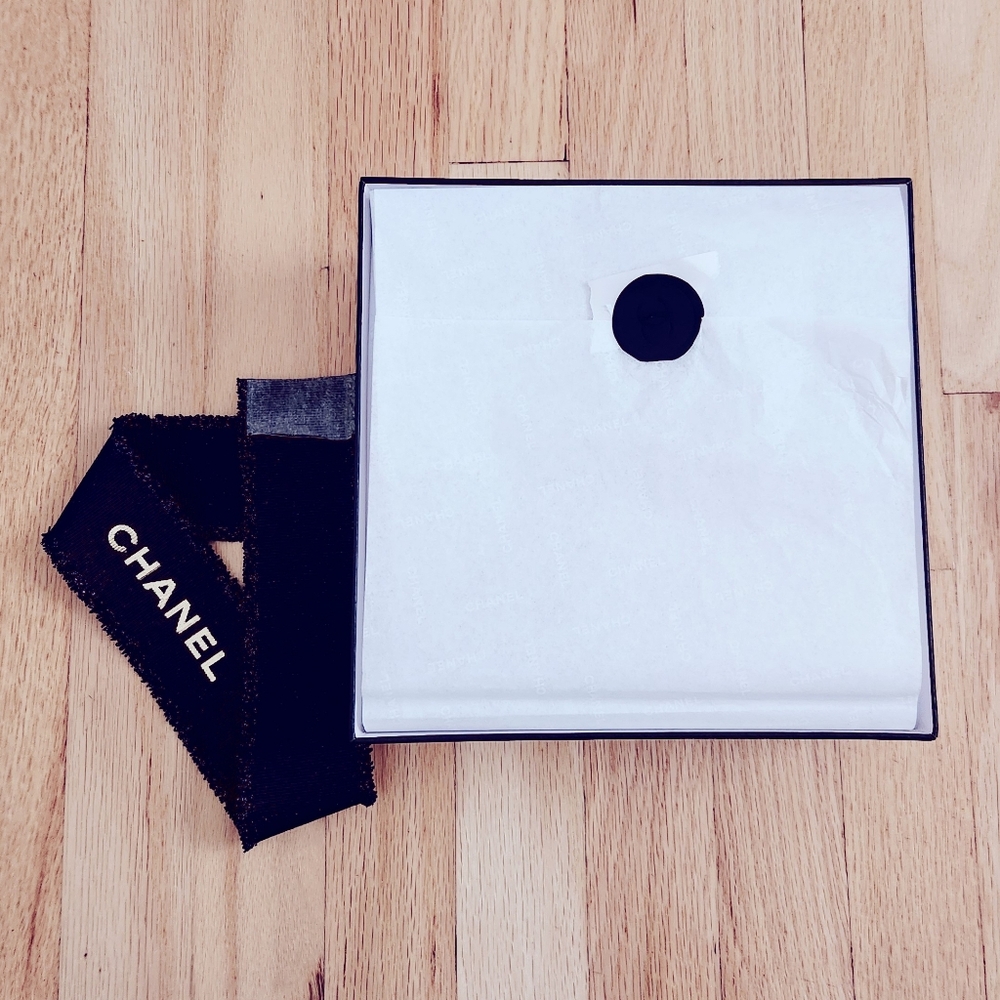 Chanel Gift Box - Picture 8 of 10